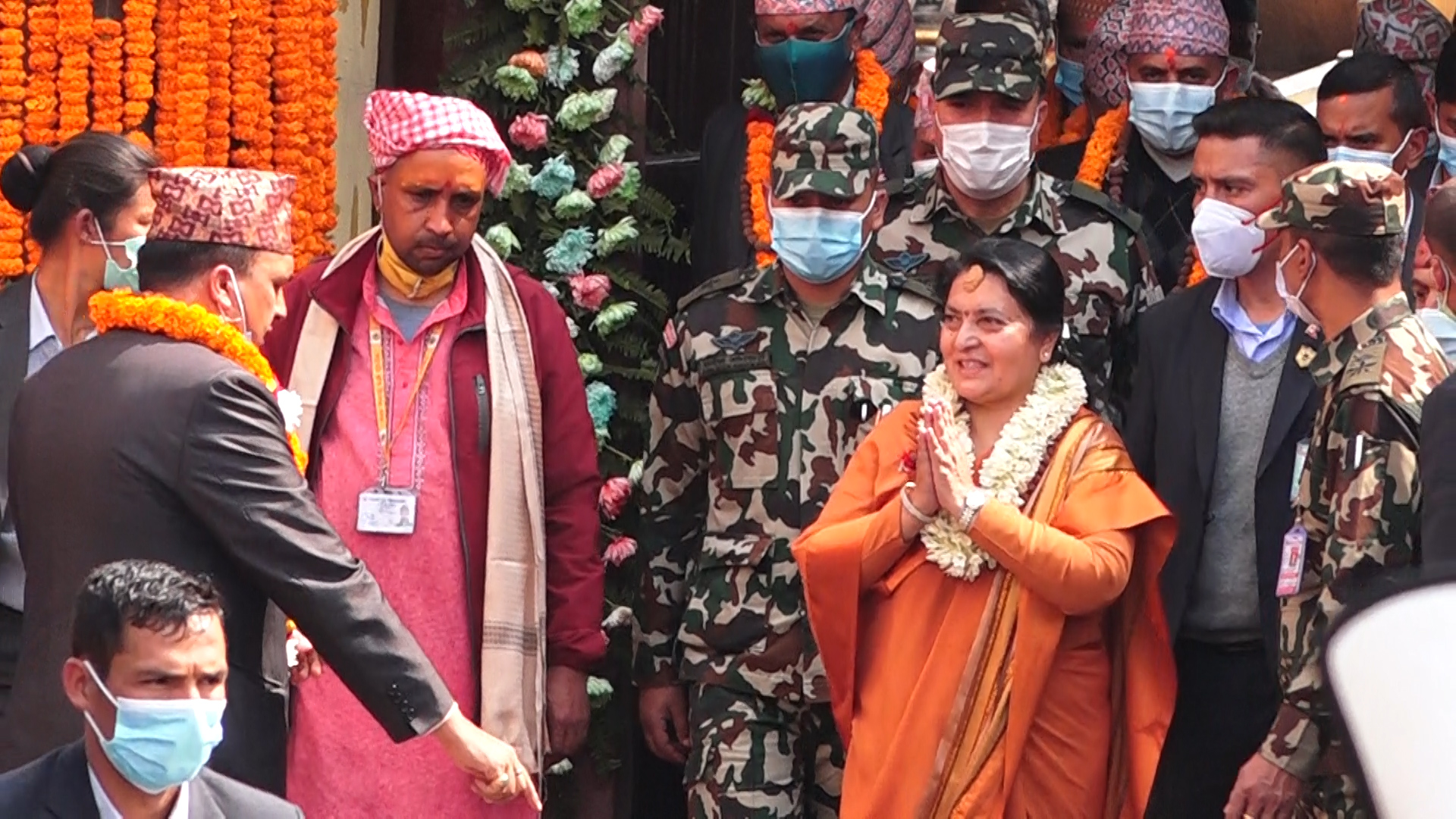 सुनको जलहरी अनावरण गर्न राष्ट्रपति भण्डारी पशुपतिमा [फोटो फिचर]